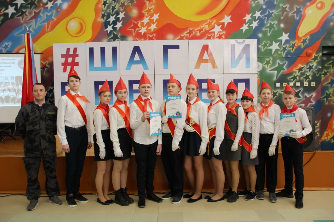 награждение знаменки младшие2.JPG